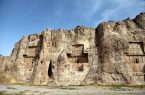 شکسته شدن شیشه تابلوی نقش برجسته ساسانی بر اثر شدت گرما